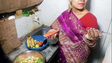 रौशनी भाभी को किचन में पटक कर दर्दनाक चोदा साफ हिंदी में अश्लील